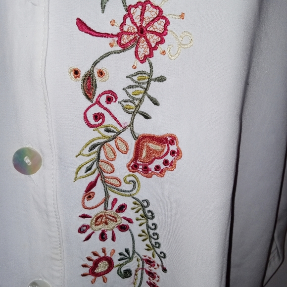 Embroidered Button Front Blouse - Picture 7 of 10